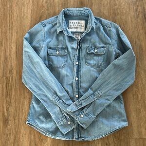 Frank & Eileen Shirt Women’s XS Light Denim Long Sleeve